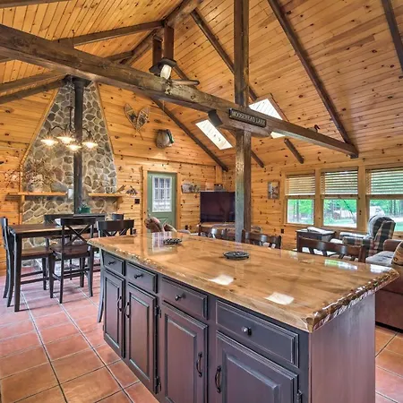 Luxe Pet-Friendly Moosehead Lake Cabin With Deck!